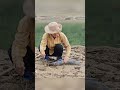 Single Mother vs Giant River Fish – Incredible Traditional Fishing! 🛶
