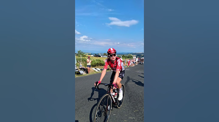 Tour de france étape 10 : ce cycliste me provoque où quoi 😄😄😄😆😆😆🤣🤣🤣