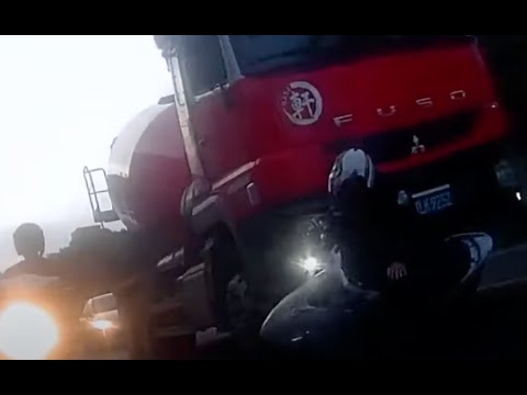 【車禍影片】阿伯穿越水泥車死角差點被壓扁（2023.06.20 桃園市龜山區山鶯路