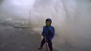 Шторм в Одессе 12.10.16 - Буря и ураган невиданной силы(12 октября - День дайвера. Это многое объясняет. Одесса, пляж Ланжерон, дельфинарий. Накануне, 20 сентября,..., 2016-10-12T23:50:48.000Z)