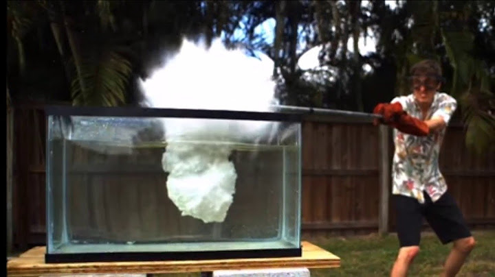 Pouring Molten salt into Water - Explosion!