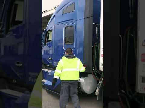 Βίντεο: Τι είναι το φέρινγκ σε ένα φορτηγό;