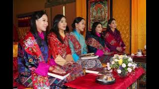 Download lagu རྒྱ་དཀར་་ནག་གཉིས་ཀྱི་བར་དུ་འབྲུག་གི་ནོར་བུ་འཛམ་གླིང་ཞི་བདེ་སྐྲུན་མཁན་ཆོས་རྒྱལ་བྱང་ཆུབ་སེམས་དཔའ་མཆོག་