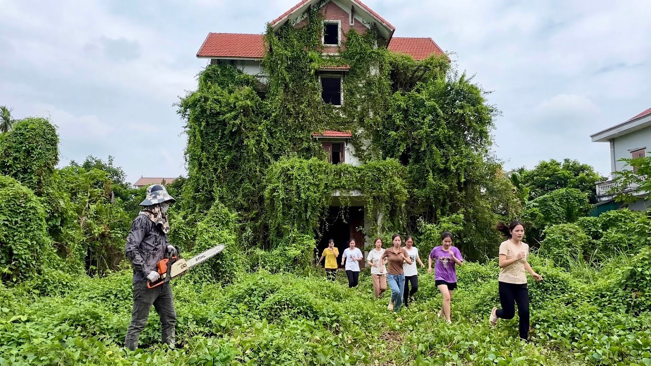 Девочка испугалась чего-то внутри заросшего дома | Мы помогли ей убраться так, как она и ожидала