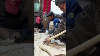 Traditional Chinese filling candy production