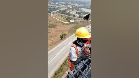 Viral buruh joget entah apa yg merasukimu di pinggir gedung