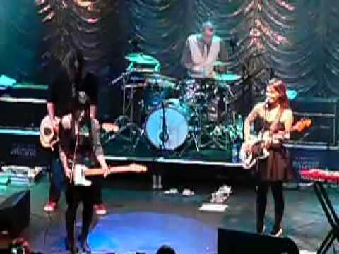 Uh Huh Her - So Long (Live Sheperds Bush Empire 03...