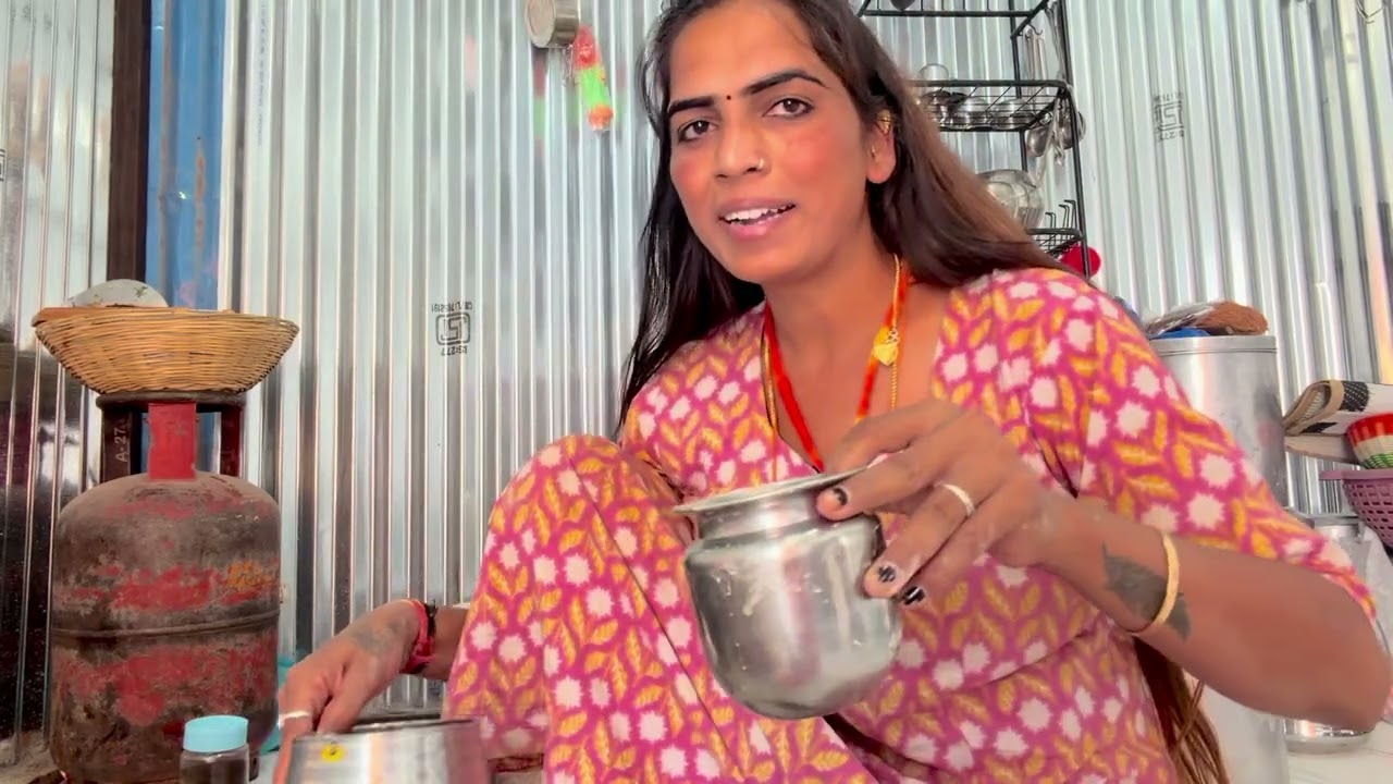 मी बनवलेली गरम गरम जवारी ची भाकरी आणि कारले फ्राय 👌👌