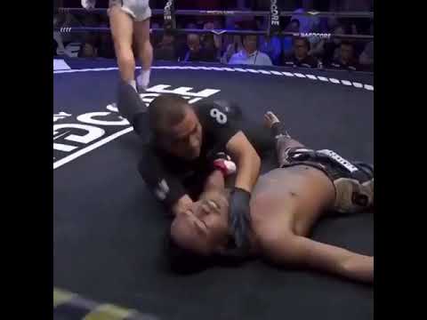 شاهد كيف كانت رد فعل هذا الحكم عند سقوط ملاكم