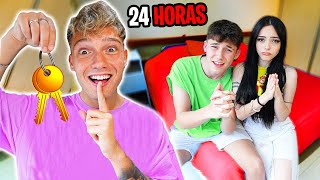 ENCIERRO A MI HERMANITO Y SU EX NOVIA EN MI CUARTO POR 24 HORAS!