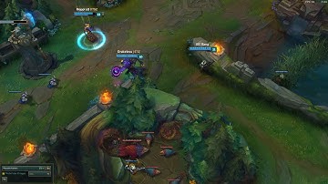 Thresh walks through wall | League of Legends Bug  [HD]