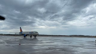 Allegiant a-320 taxis at Niagara Falls airport