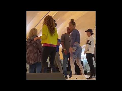 Jennifer Lopez teaches Shakira the Booty-Shake move (Super Bowl LIV Rehearsals)