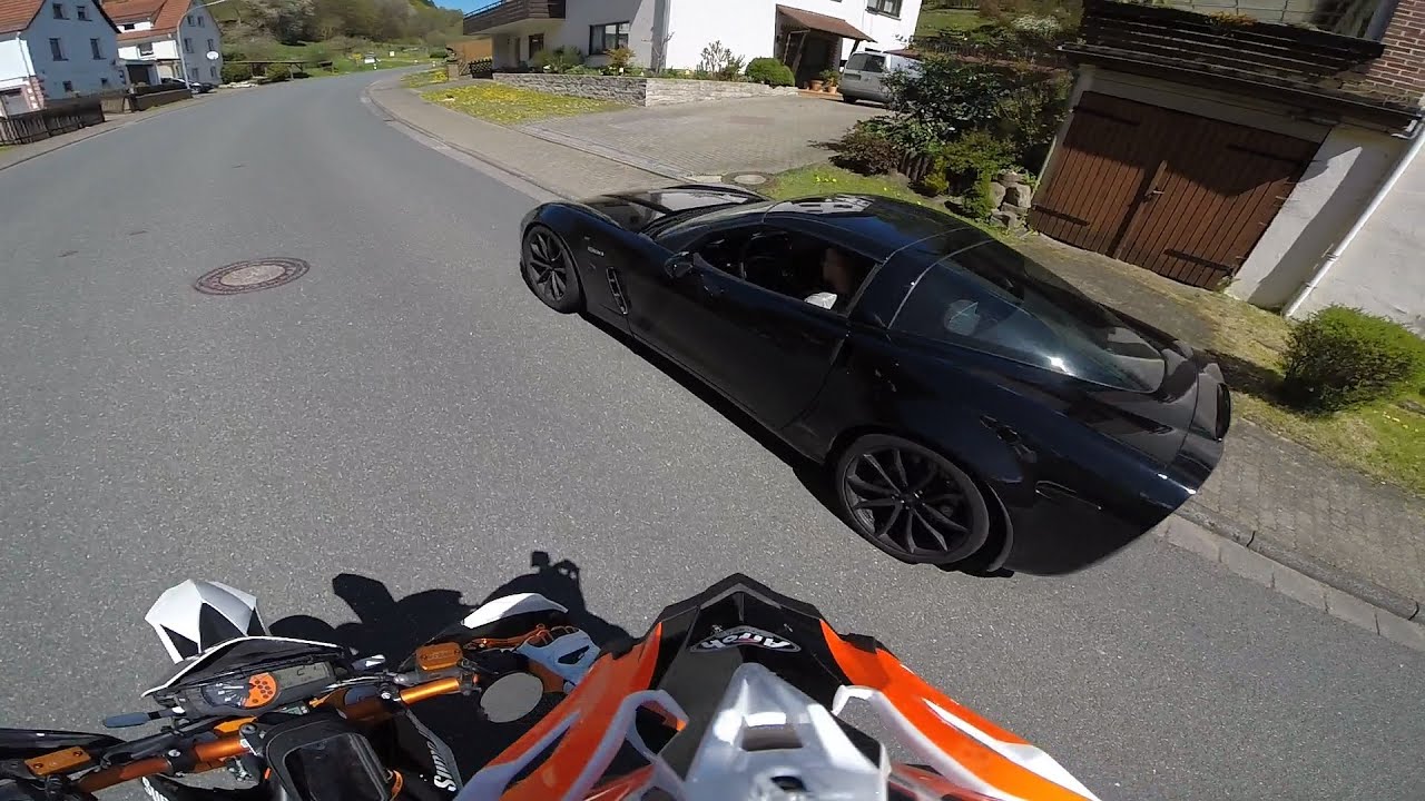 Ktm Smc R Vs Corvette Sumo Fighters Bike Vs Car Sportwagen Youtube