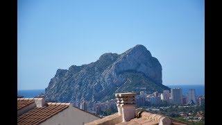 A duplex bungalow in Calpe, with sea and Ifach rock views, just 2 km to the beach.