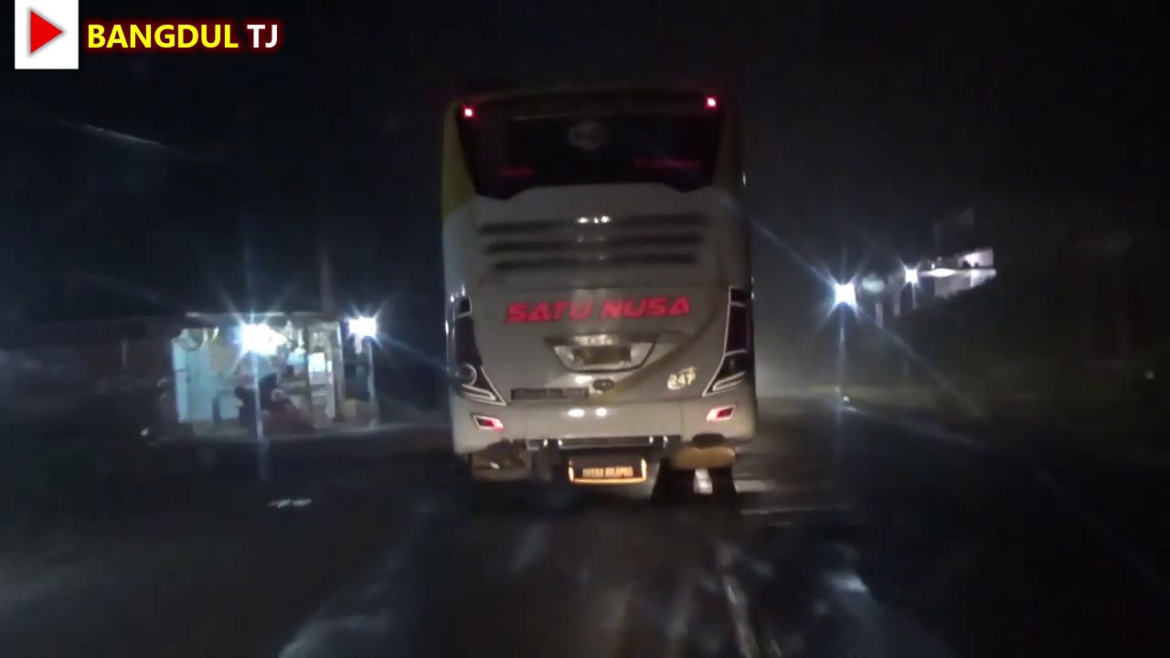 Aksi Bus  Satu  Nusa  377 di daerah Padang Sidempuan malam 