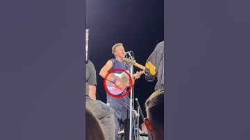 He Was HEARTBROKEN💔🥀 #chrismartin #coldplay #dakotajohnson #dakota #sparks #live #lasvegas