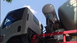 Bengong lihat motor mobil lalu lalang di jala