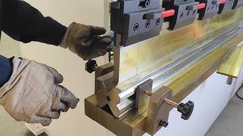 80/2500 with TP10S controller , install standard mold testing for Uae customers A标准模具