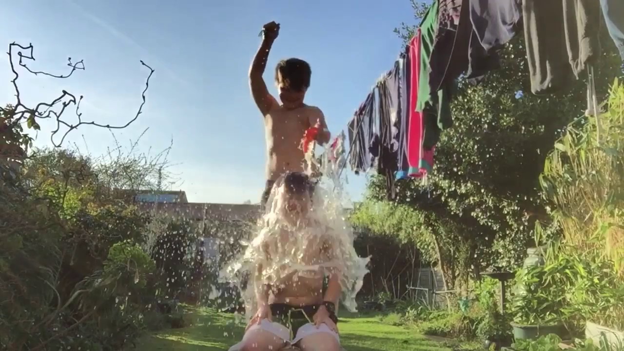 WATER BALLOONS.... IN SLOW MOTION!!!!! YouTube