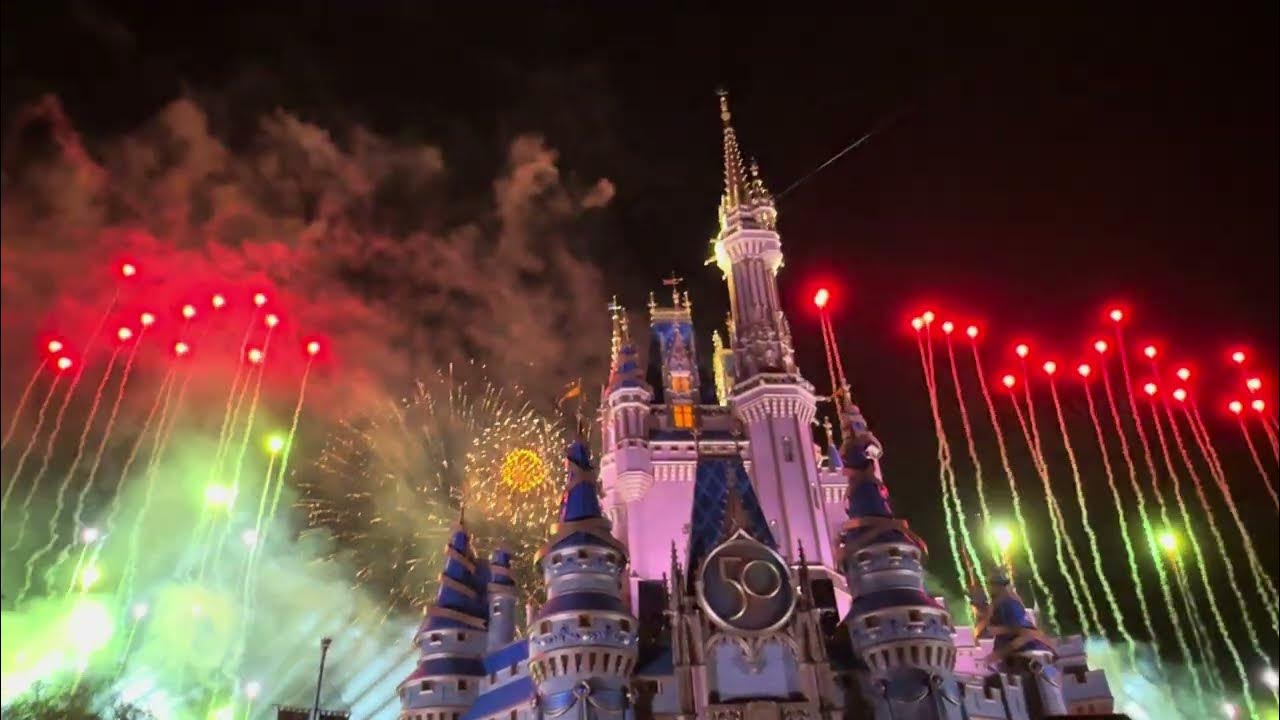 We are STILL CELEBRATING the NEW YEAR! DISNEY NEW YEAR'S EVE 2025 FIREWORKS at MAGIC KINGDOM
