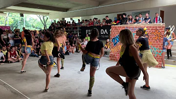 Qual era o estilo de dança em 2000?