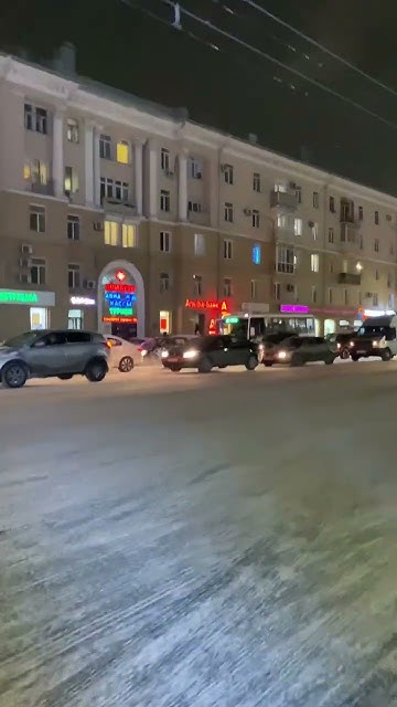 В Омске на голубом огоньке ужасные пробки в одну сторону, хорошо что я ...