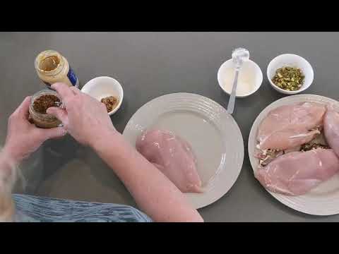 וִידֵאוֹ: איך לבשל עוף במילוי מילויים שונים