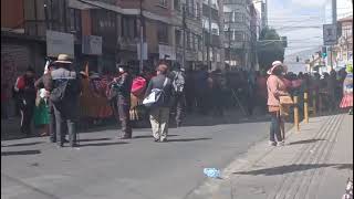 La marcha de los Ponchos Rojos de la provincia Franz Tamayo llega a la ciudad de La Paz