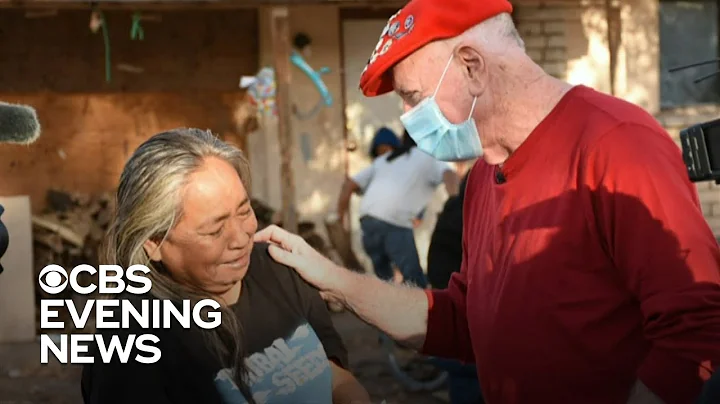 Secret Santa gives out $30,000 in $100 bills to strangers in need