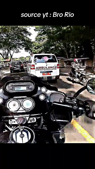 When This Motovlog Accidentally Met an Ambulance Auto Escorted #motovlog #viral