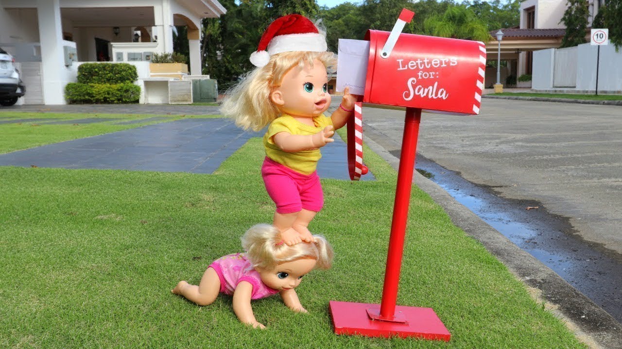 Christmas 🎁📫💌 with my Baby Alive Doll Sara at Santa's house looking for her Presents!! Bananaki