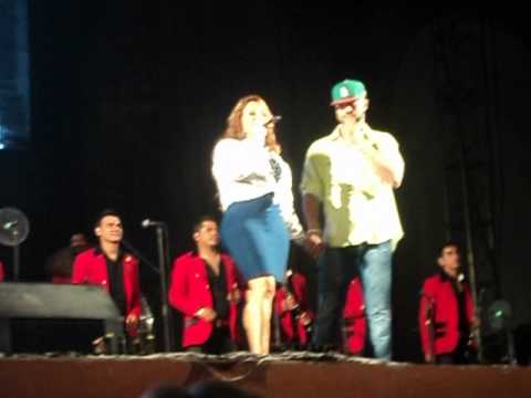 Jenni Rivera - Mazatlán 2012 "Chuper Amigos Bailando de Cartoncito"