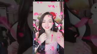 Bầu Trời Xanh, Làn Mây Trắng. Anh Yêu Nắng Hay Là Yêu Em?