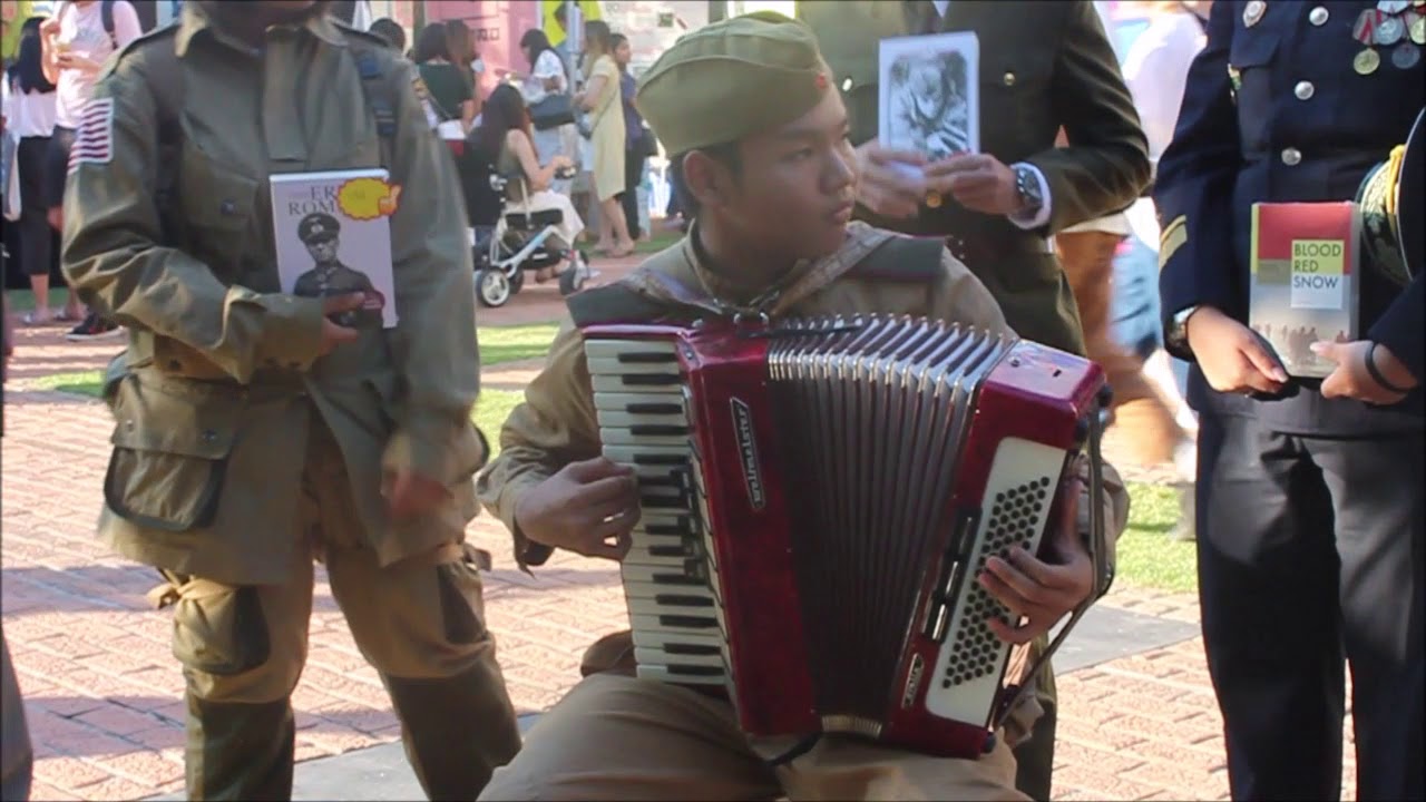 Playing Accordion cover Songs (งานหนังสือ Lit Fest At Museum Siam 2020