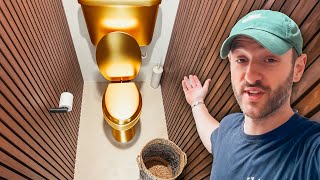 RÉNOVATION : UN WC 5 ÉTOILES GRÂCE À CES PANNEAUX EN BOIS ! - EP148 image