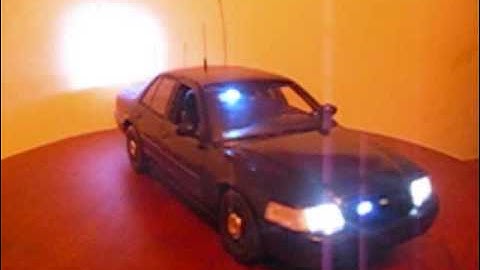 1/18 scale motormax ford crown victoria police with working lights SOLD