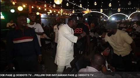 watch crowd reaction to alabi pasuma live at lounge 95
