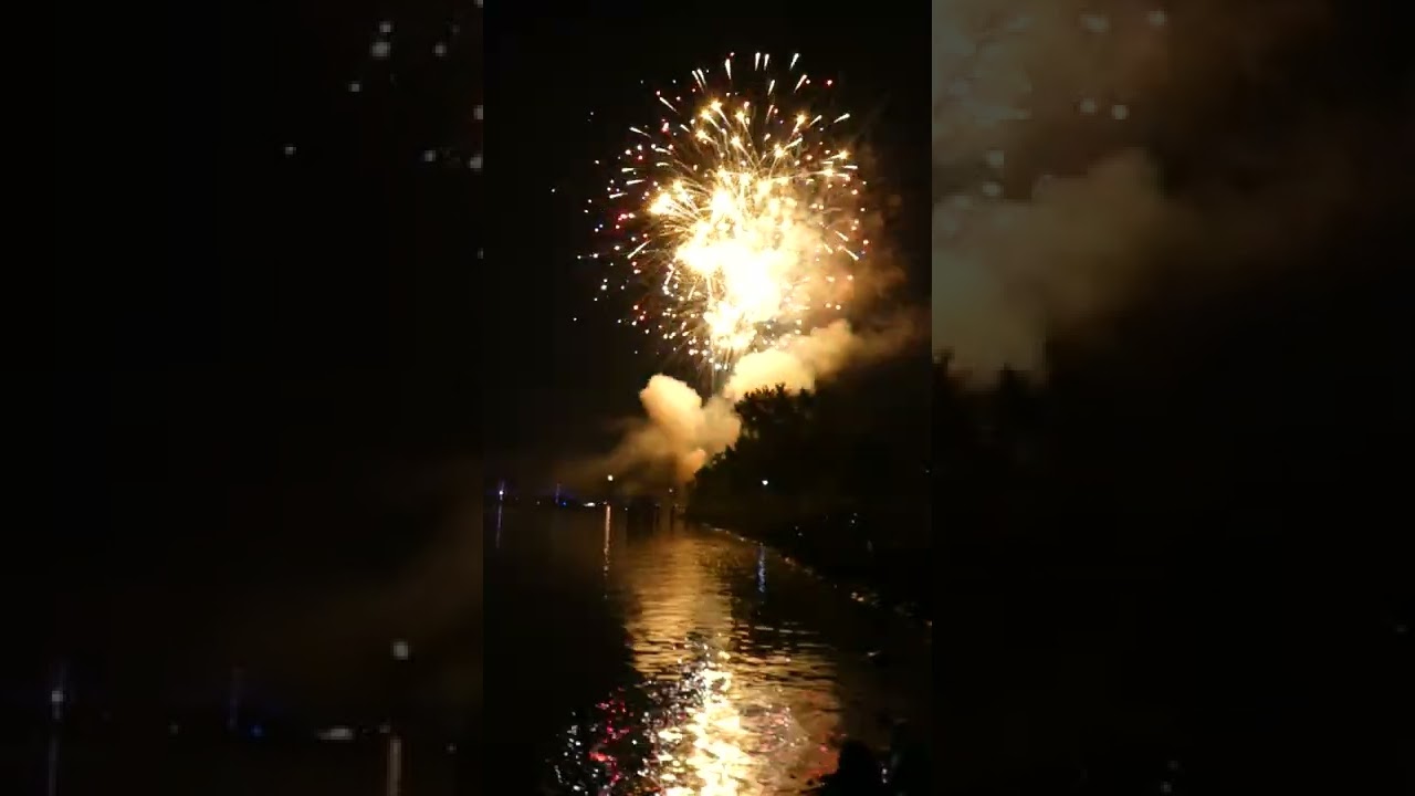 20220704 Longer video of the 4th of July fireworks at Dobbs Ferry