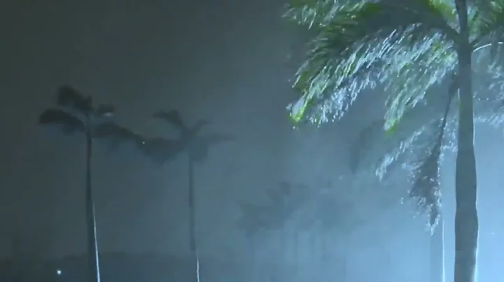 Fall into Sleep Instantly with Heavy Rain, Strong Wind & Awful Thunderstorm Sounds in Stormy Night