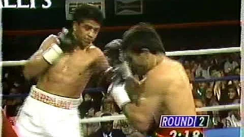 Michael Carbajal  vs Javier Varguez