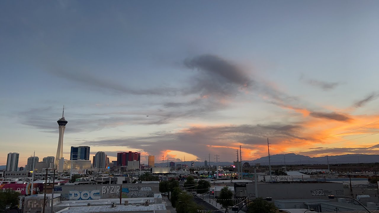 live-events-sunset-in-las-vegas-on-a-sunday-night-the-strip-lights