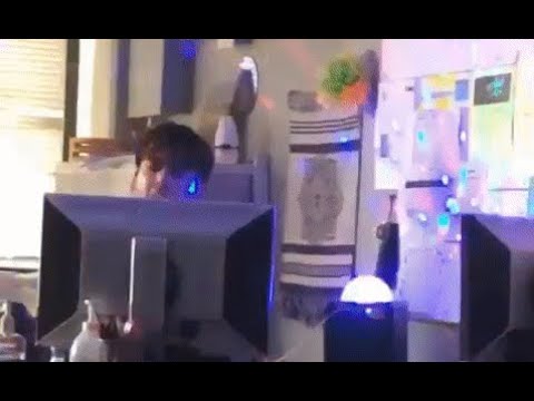 Substitute Teacher Sings 'Toxic' on Karaoke Machine in High School ...