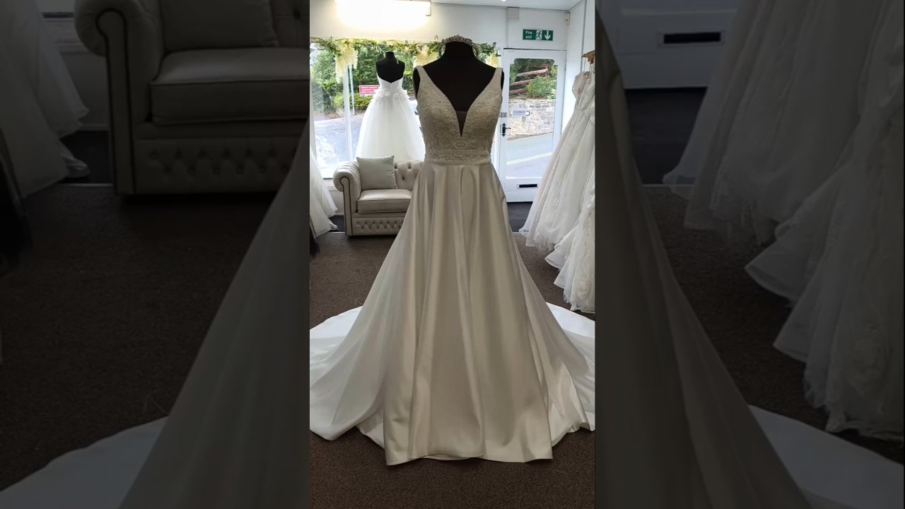 Lara E626 Mon Cheri Enchanting Wedding Dress