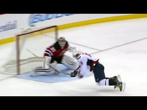 Ovechkin dekes his way to unbelievable goal