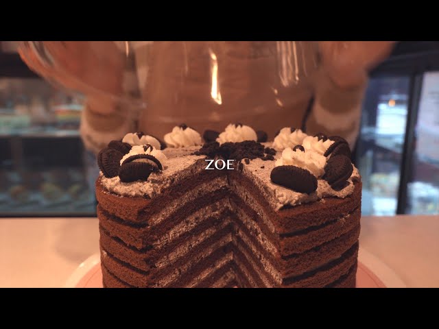 [cafe vlog] Yoddle Ice cream💗🐮 | Chocolate cow milk roll, mini ice creams | Zoe class=