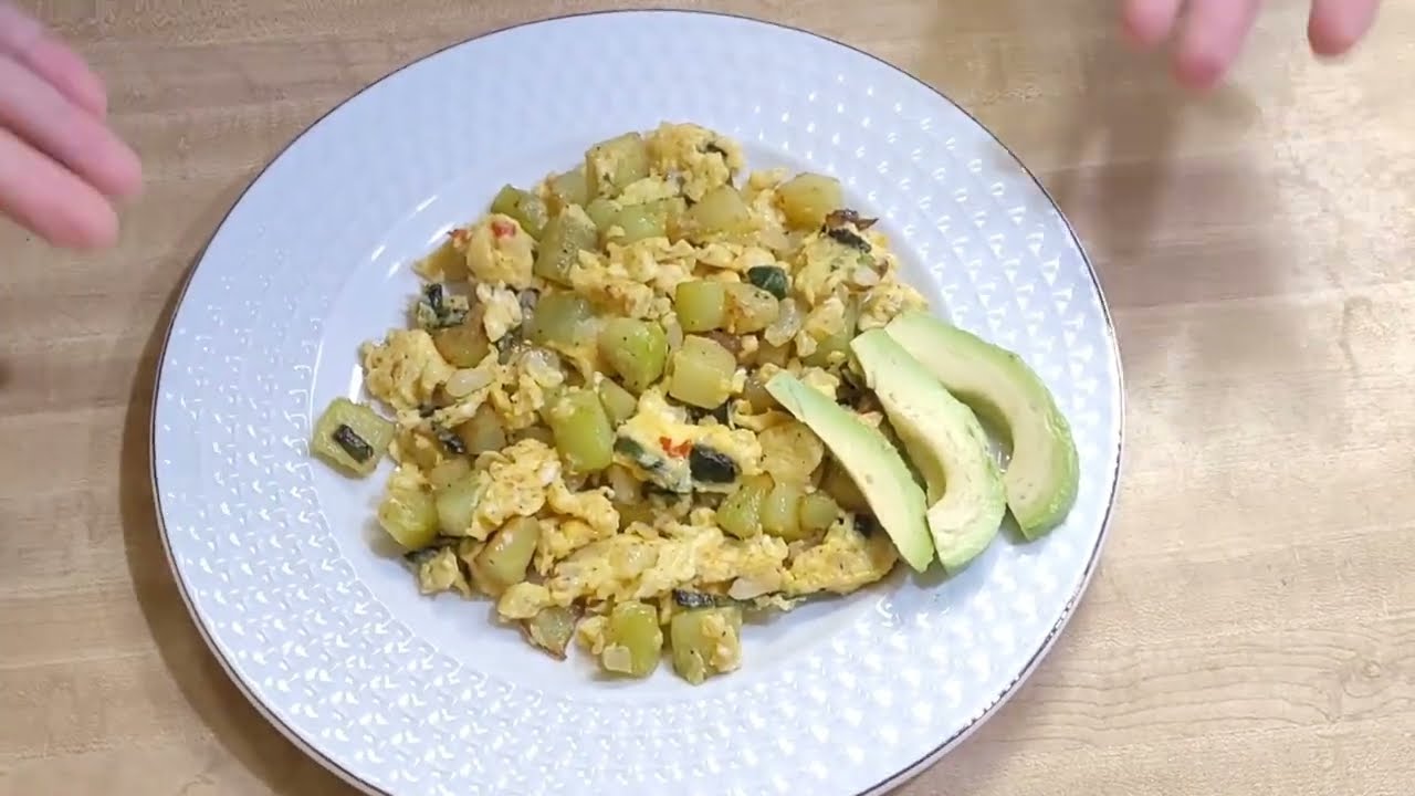 Chayote con huevo desayuno#delicioso #desayuno #cocina #saludable #huevos #chayoterecipe