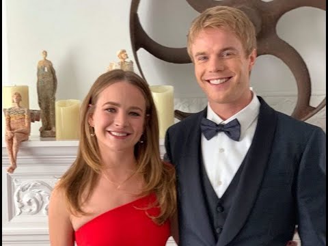 Video: Valor neto de Britt Robertson: Wiki, casado, familia, boda, salario, hermanos