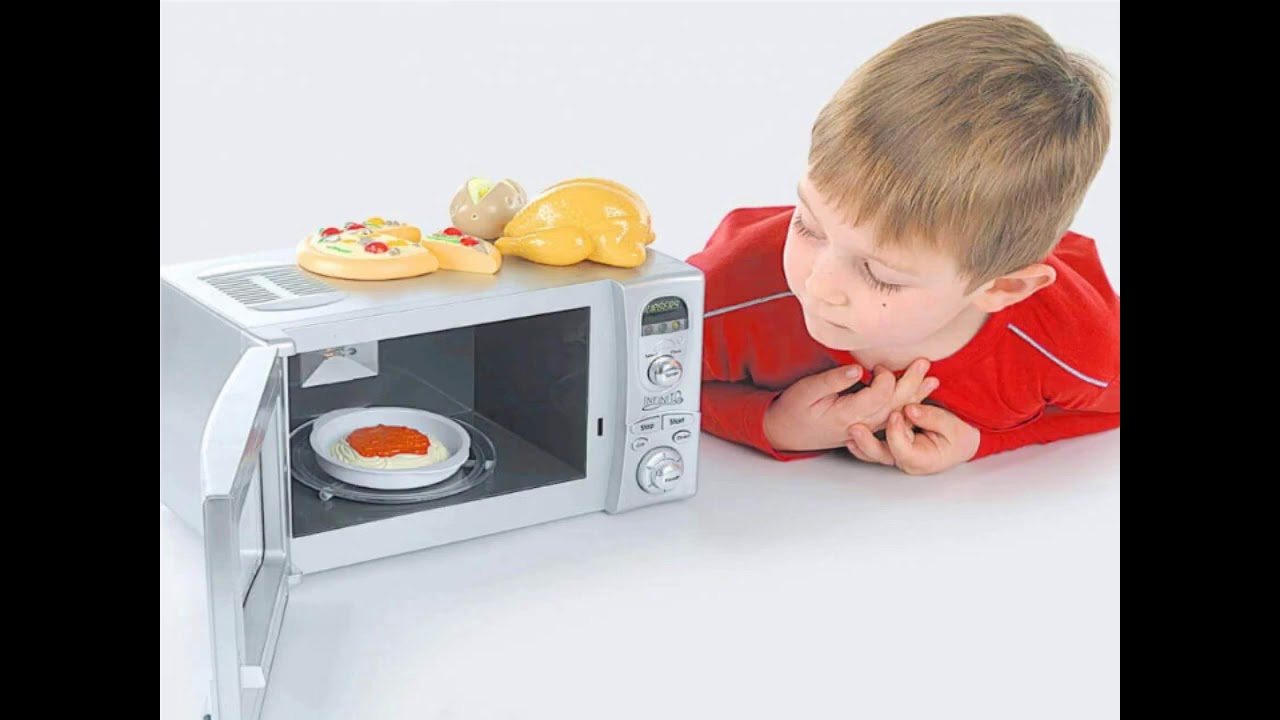 Свч еда. Микроволновка для детей. Микроволновая печь. Микроволновая печь детская. Ребенок в микроволновке.