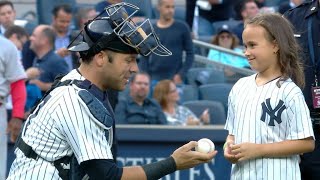 CIN@NYY: Fan with ties to NYPD throws out first pitch